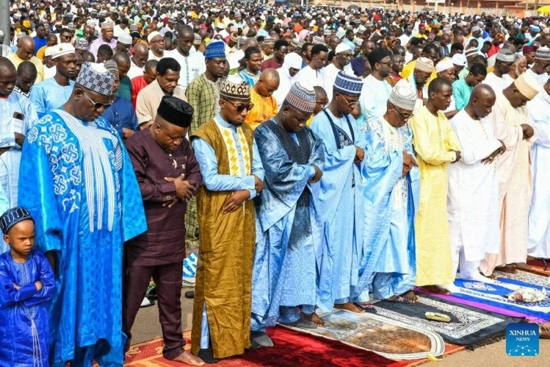 Người Hồi giáo toàn cầu đón Eid al-Fitr trong bối cảnh nhiều khu vực bất ổn Người Hồi giáo toàn cầu đón Eid al Fitr trong bối cảnh nhiều khu vực bất ổn