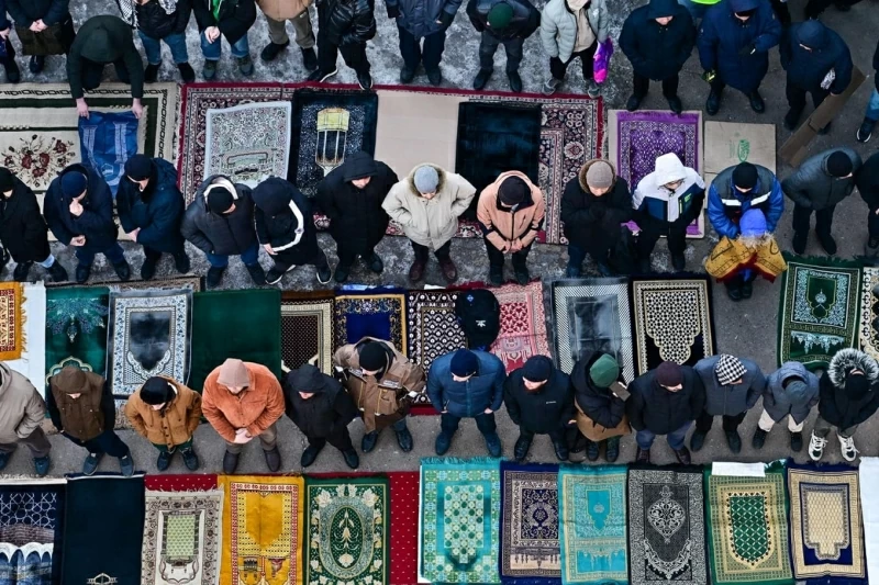 Người Hồi giáo toàn cầu đón Eid al-Fitr trong bối cảnh nhiều khu vực bất ổn Người Hồi giáo toàn cầu đón Eid al Fitr trong bối cảnh nhiều khu vực bất ổn