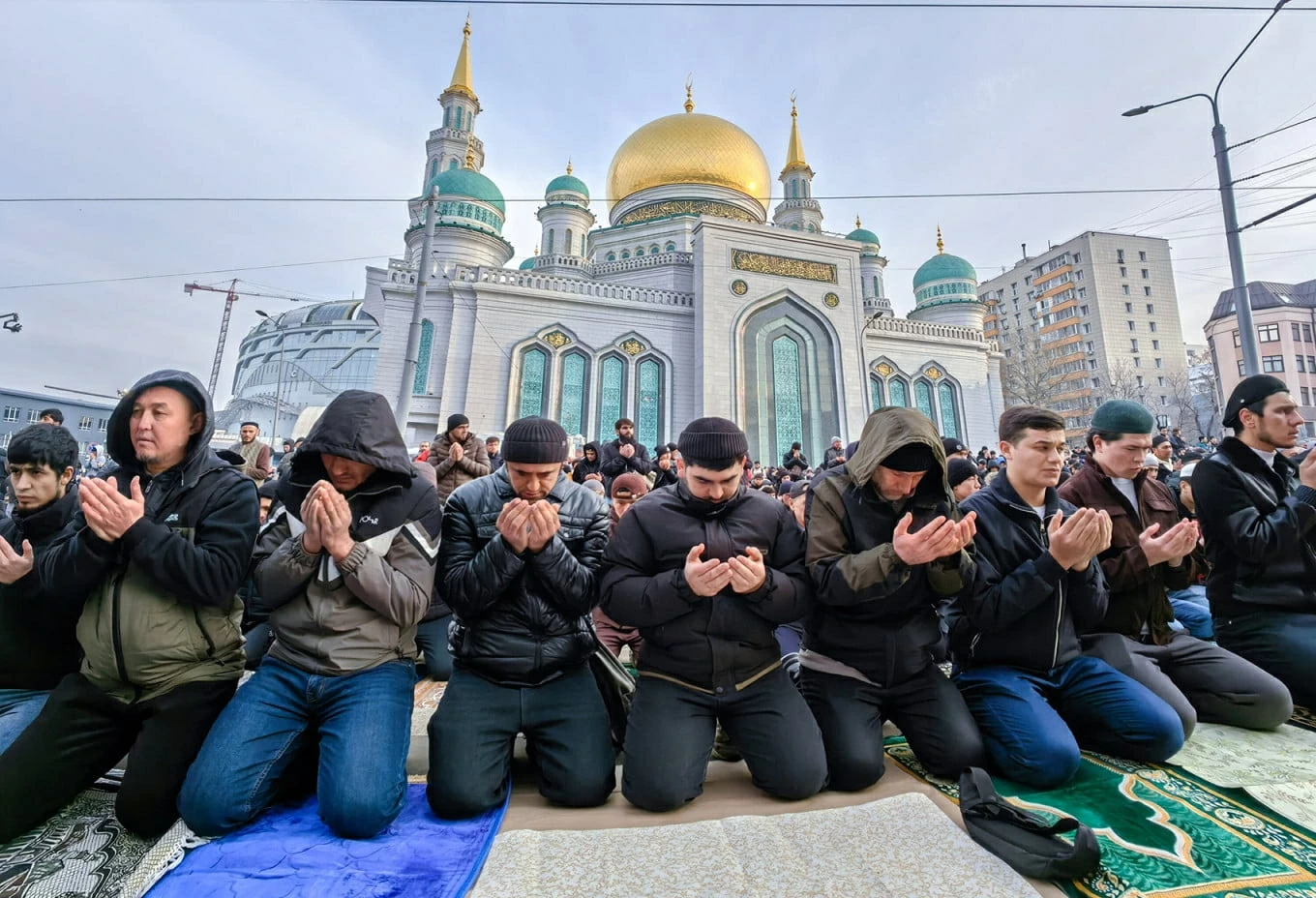 Người Hồi giáo toàn cầu đón Eid al-Fitr trong bối cảnh nhiều khu vực bất ổn
