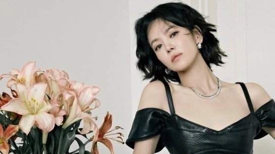 Song Hye Kyo xinh đẹp cá tính với tóc ngắn trong bộ ảnh mới