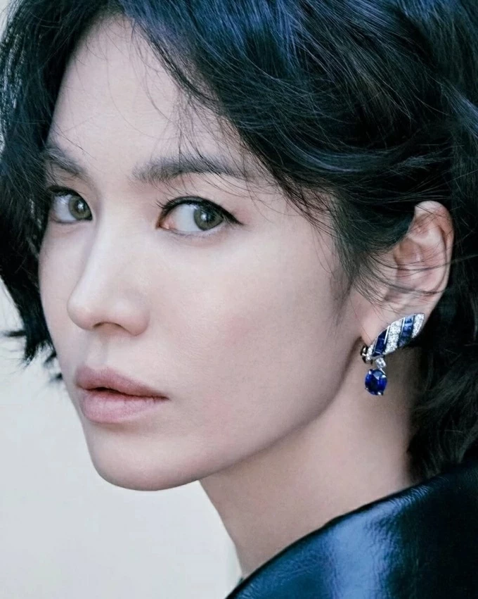 Song Hye Kyo xinh đẹp cá tính với tóc ngắn trong bộ ảnh mới
