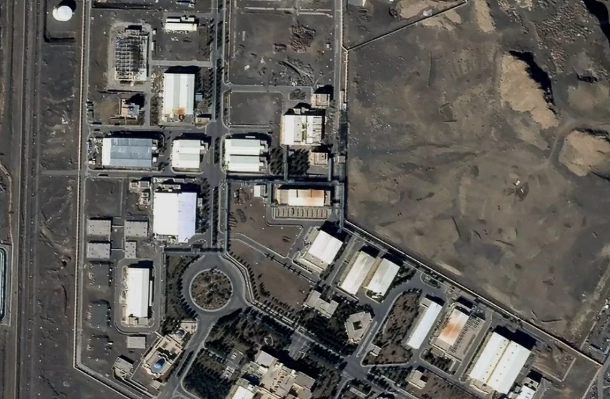 Xung đột Trung Đông: Mỹ và Israel tấn công cơ sở hạt nhân Natanz, Iran kêu gọi đoàn kết giữa các quốc gia Hồi giáo Xung đột Trung Đông: Mỹ và Israel tấn công cơ sở hạt nhân Natanz, Iran kêu gọi đoàn kết giữa các quốc gia Hồi giáo