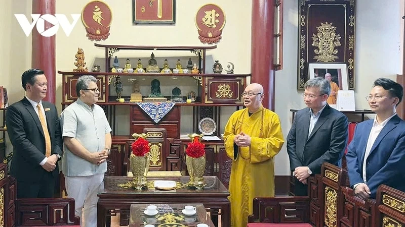 Gần 400 đại biểu và Đại sứ tham gia “Du xuân hữu nghị 2026” tại chùa Hương Gần 400 đại biểu và Đại sứ tham gia “Du xuân hữu nghị 2026” tại chùa Hương