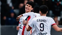 Sao trẻ gốc Philippines lập công, PSG tái chiếm ngôi đầu Ligue 1