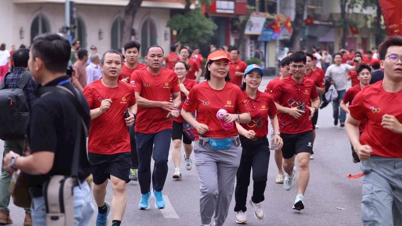 Gần 17.000 người tham gia Ngày chạy Olympic - Vì sức khỏe toàn dân