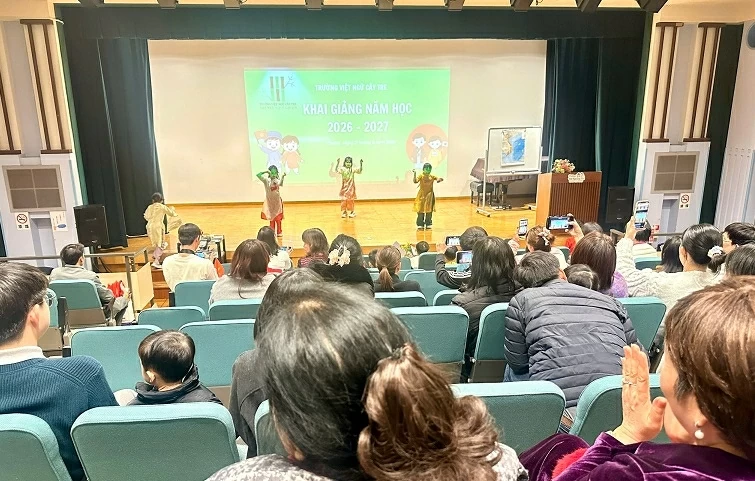 Khai giảng năm học mới ở Trường Việt ngữ Cộng đồng Cây Tre Khai giảng năm học mới ở Trường Việt ngữ Cộng đồng Cây Tre