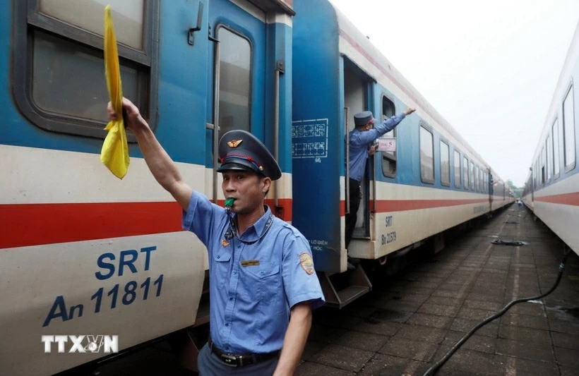 Ngành đường sắt tăng chuyến phục vụ giỗ Tổ và lễ 30/4-1/5 Ngành đường sắt tăng chuyến phục vụ giỗ Tổ và lễ 30/4-1/5