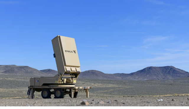 Hệ thống Epirus Leonidas có thể hạ gục một đàn máy bay không người lái bằng xung điện từ làm vô hiệu hóa hệ thống điện tử của chúng. Hệ thống Epirus Leonidas có thể hạ gục một đàn máy bay không người lái bằng xung điện từ làm vô hiệu hóa hệ thống điện tử của chúng.