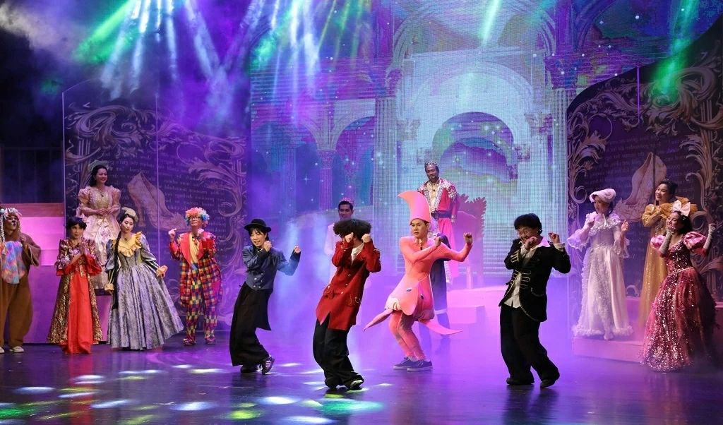 Đưa khán giả sống lại thế giới cổ tích cùng Lọ Lem - Chiếc giày thủy tinh