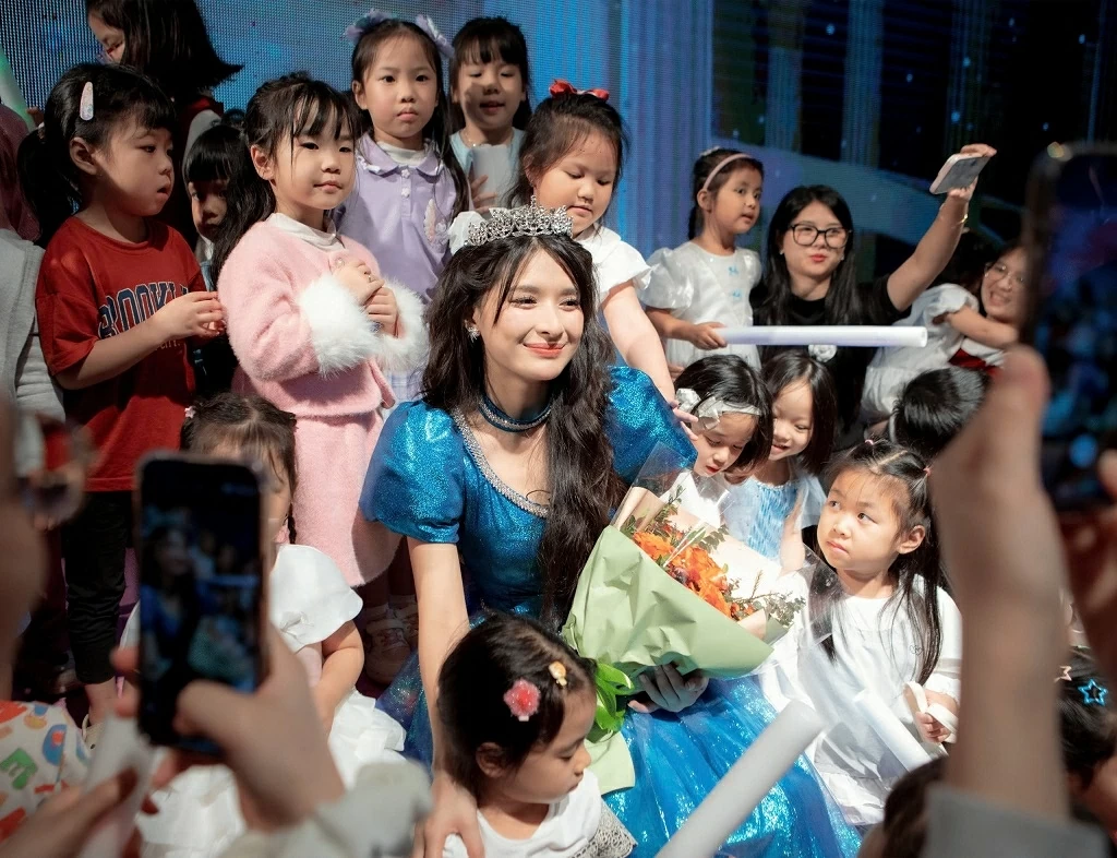 Đưa khán giả sống lại thế giới cổ tích cùng Lọ Lem - Chiếc giày thủy tinh