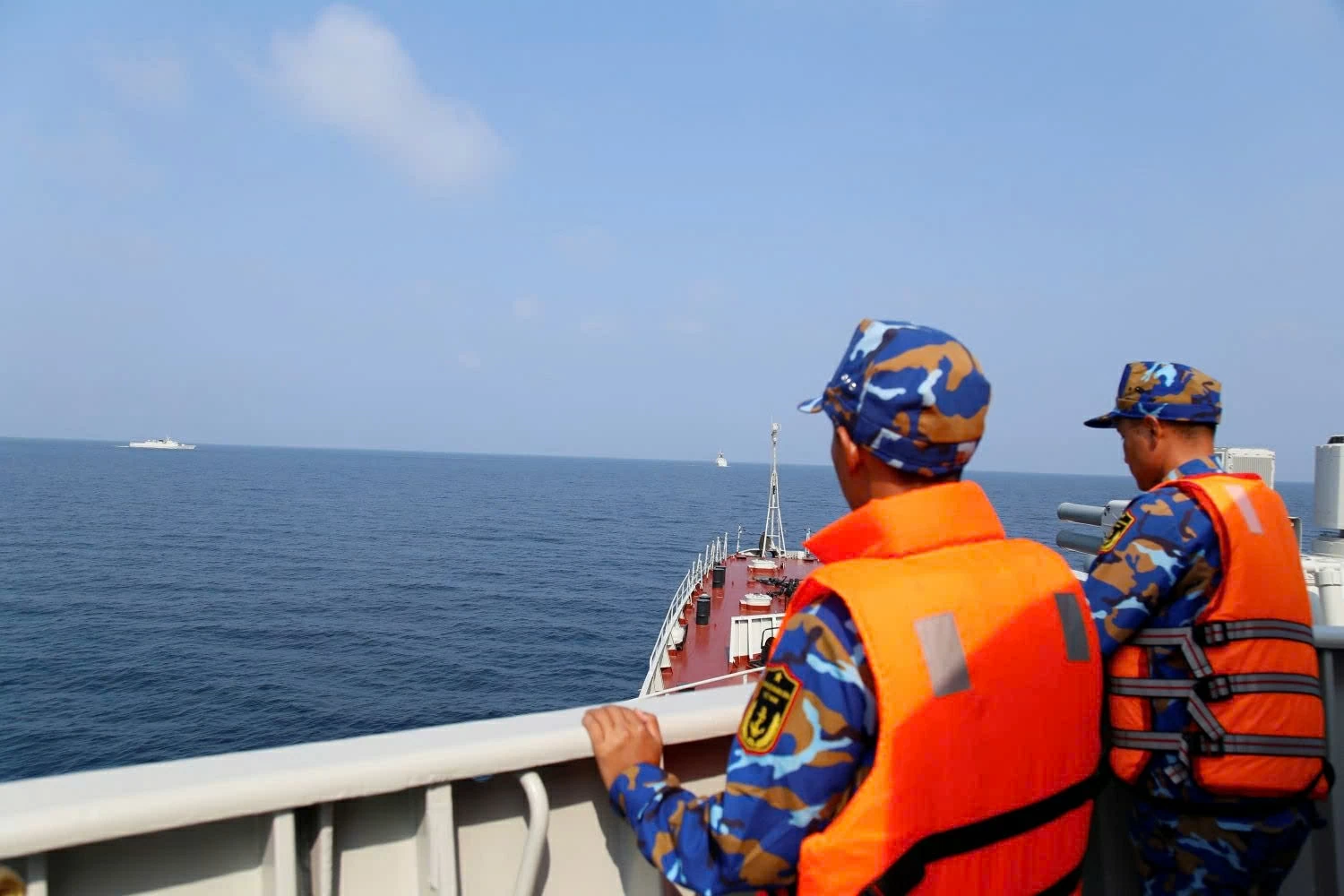 Hải quân Việt Nam–Trung Quốc hoàn thành tuần tra, huấn luyện liên hợp trên vùng biển Vịnh Bắc Bộ Hải quân Việt Nam–Trung Quốc hoàn thành tuần tra, huấn luyện liên hợp trên vùng biển Vịnh Bắc Bộ