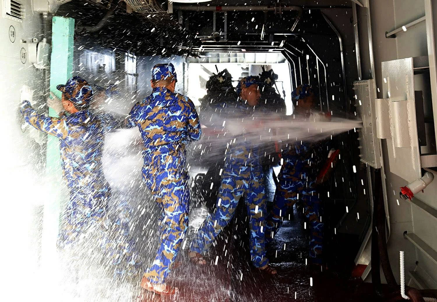 Hải quân Việt Nam–Trung Quốc hoàn thành tuần tra, huấn luyện liên hợp trên vùng biển Vịnh Bắc Bộ Hải quân Việt Nam–Trung Quốc hoàn thành tuần tra, huấn luyện liên hợp trên vùng biển Vịnh Bắc Bộ