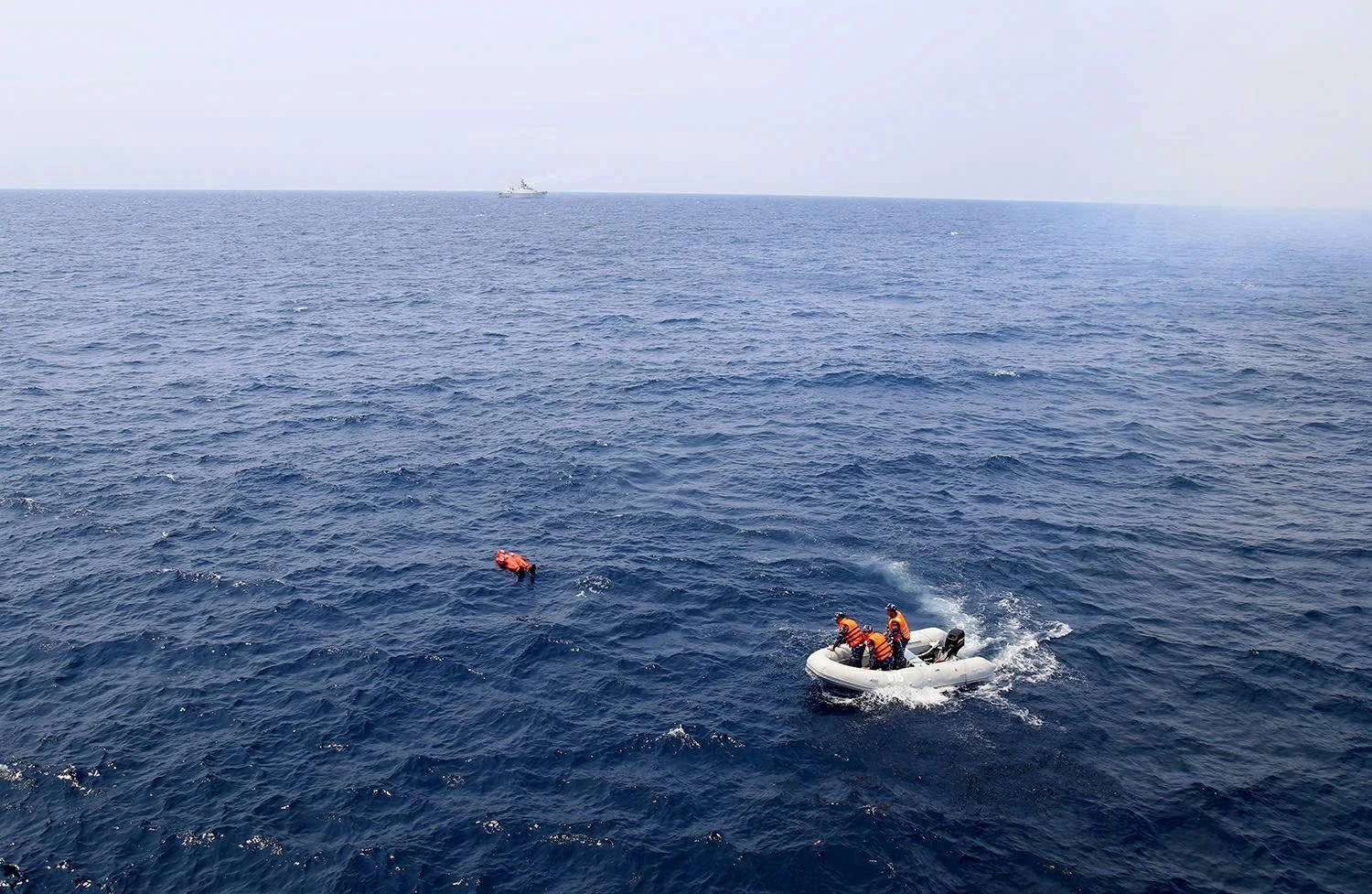 Hải quân Việt Nam–Trung Quốc hoàn thành tuần tra, huấn luyện liên hợp trên vùng biển Vịnh Bắc Bộ Hải quân Việt Nam–Trung Quốc hoàn thành tuần tra, huấn luyện liên hợp trên vùng biển Vịnh Bắc Bộ