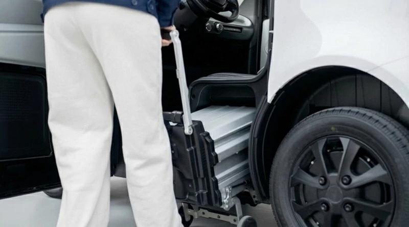 Người dùng có thể tháo pin chỉ trong khoảng 15 giây để mang đi sạc tại nhà hoặc văn phòng.