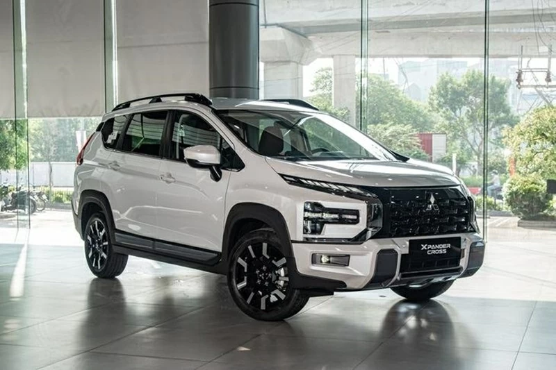 Mẫu xe MPV 7 chỗ Mitsubishi Xpander Cross 2026 giảm 35 triệu đồng – tương đương khoảng 50% lệ phí trước bạ. Mẫu xe MPV 7 chỗ Mitsubishi Xpander Cross 2026 giảm 35 triệu đồng – tương đương khoảng 50% lệ phí trước bạ.