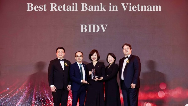 BIDV viết tiếp thập kỷ dẫn đầu với cú đúp giải thưởng Ngân hàng Bán lẻ tốt nhất Việt Nam và Sản phẩm tiền gửi tốt nhất châu Á - Thái Bình Dương