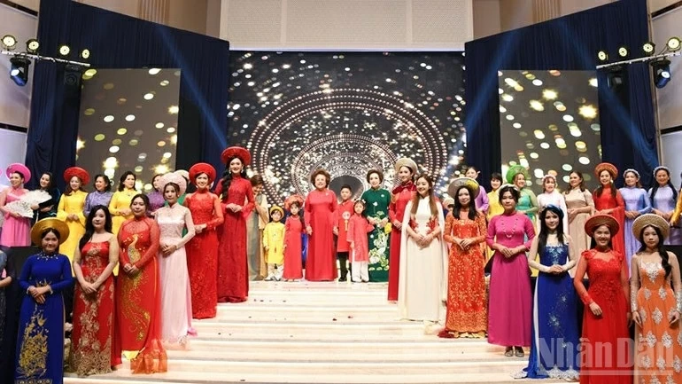 Lễ ra mắt tân Chủ tịch Hội Người Việt Nam toàn Thái: Tăng cường đoàn kết cộng đồng, thúc đẩy quan hệ Việt Nam-Thái Lan