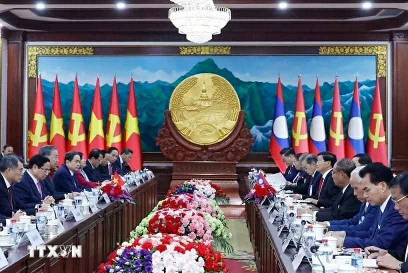 Điện mừng lãnh đạo Lào