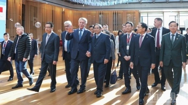 PM Pham Minh Chinh receives Novatek Chairman, promotes cooperation on key LNG projects