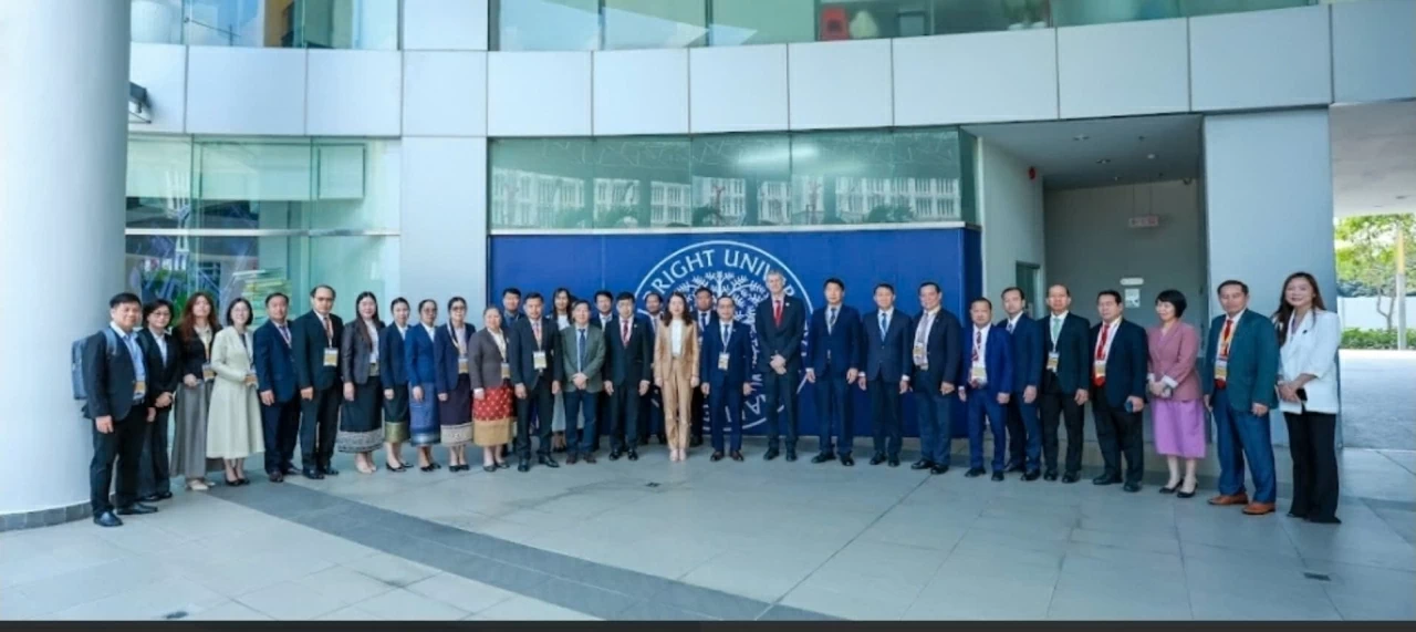 Các đại biểu tham dự lễ khai mạc Chương trình Lãnh đạo Cao cấp dành cho cán bộ lãnh đạo trung ương và địa phương Lào (LELP). Ảnh: FUV