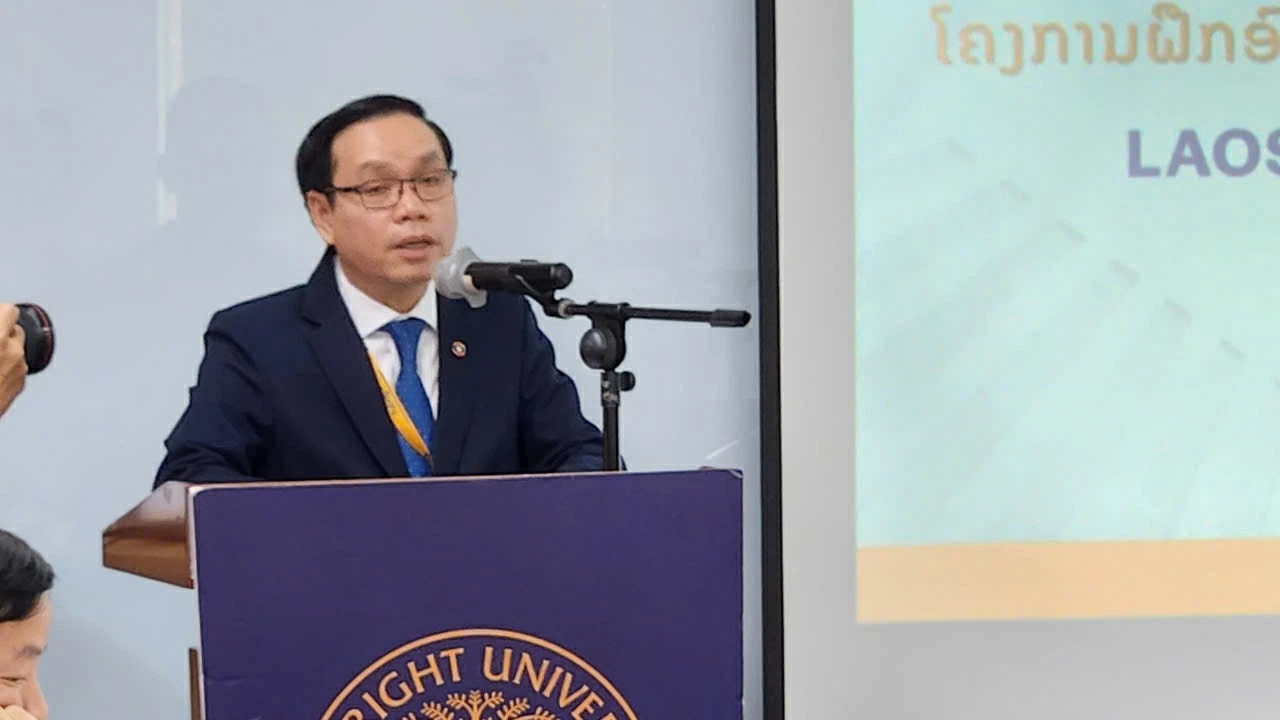 Ông Maythong Thammavongsa - Thứ trưởng Bộ Ngoại giao nước Cộng hòa Dân chủ nhân dân Lào phát biểu tại sự kiện.