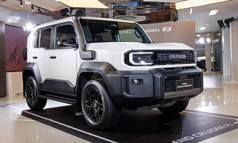 Toyota Land Cruiser FJ mang phong cách vuông vức, tối giản đúng chất xe địa hình. Toyota Land Cruiser FJ mang phong cách vuông vức, tối giản đúng chất xe địa hình.