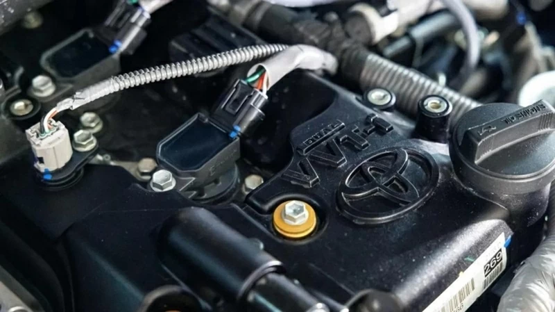 Toyota Land Cruiser FJ sử dụng động cơ xăng 2.7L 2TR-FE nổi tiếng về độ bền, cho công suất 166 mã lực và mô-men xoắn 245 Nm. Toyota Land Cruiser FJ sử dụng động cơ xăng 2.7L 2TR-FE nổi tiếng về độ bền, cho công suất 166 mã lực và mô-men xoắn 245 Nm.