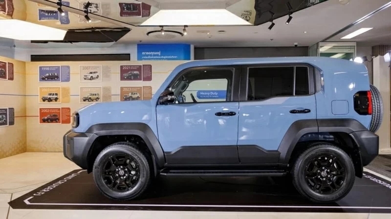 Land Cruiser FJ 2026 sử dụng cấu trúc body-on-frame phát triển từ Toyota Hilux Champ, nhưng đã được tinh chỉnh sâu để phục vụ off-road.