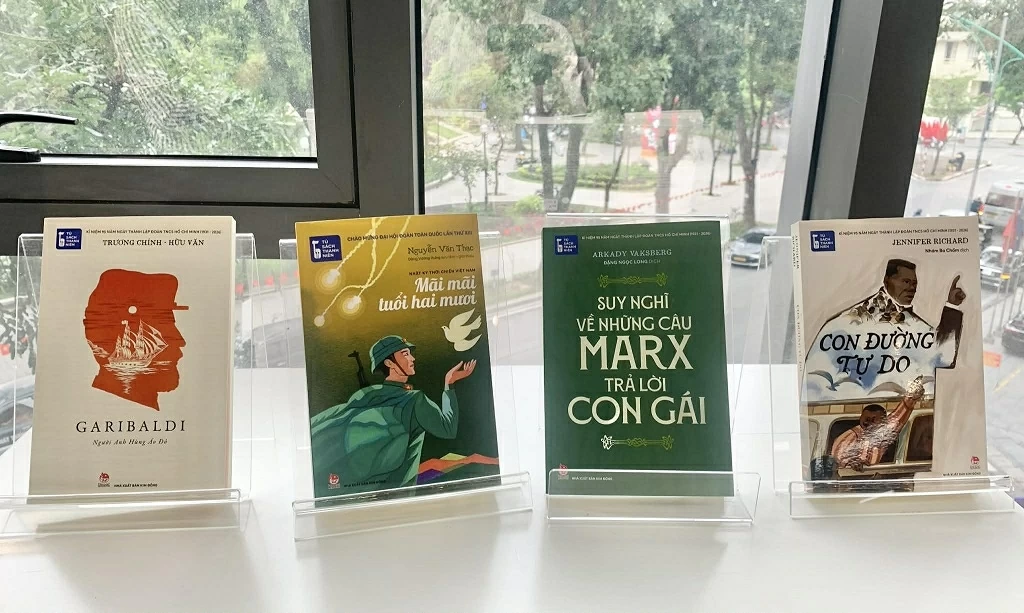 Tủ sách Thanh niên: Những trang sách chắp cánh khát vọng tuổi trẻ