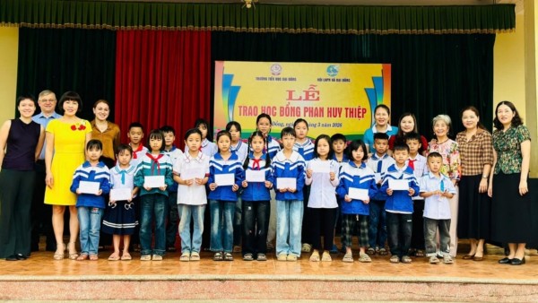 Kiều bào thành lập quỹ học bổng tri ân gia đình và quê hương