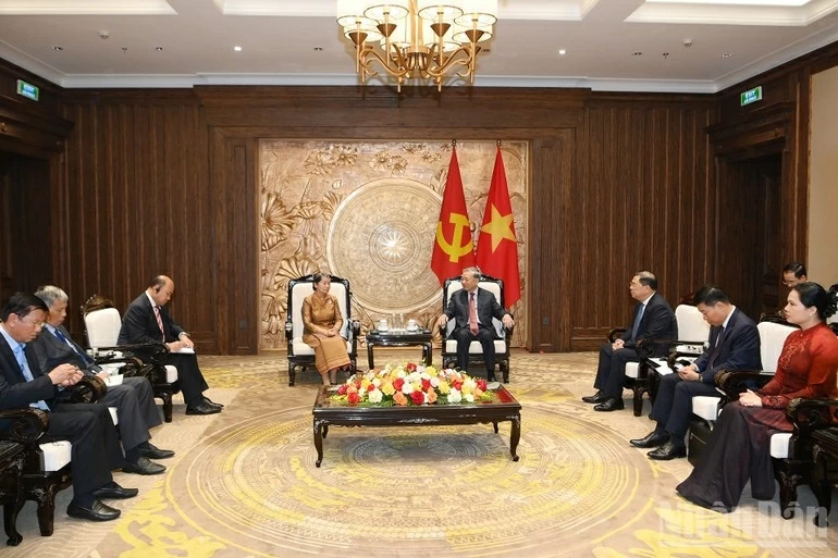 Tổng Bí thư Tô Lâm tiếp Đoàn đại biểu Hội đồng quốc gia Mặt trận Đoàn kết phát triển Tổ quốc Campuchia.  (Nguồn: Báo Nhân dân)
