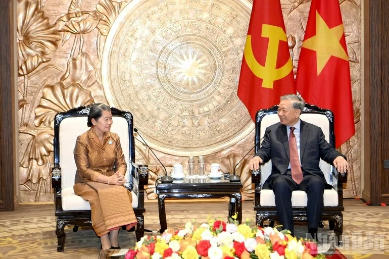 Tổng Bí thư Tô Lâm tiếp bà Men Sam An, Phó Chủ tịch Đảng Nhân dân Campuchia, Chủ tịch Hội đồng Quốc gia Mặt trận Đoàn kết phát triển Tổ quốc Campuchia. (Nguồn: Báo Nhân dân)