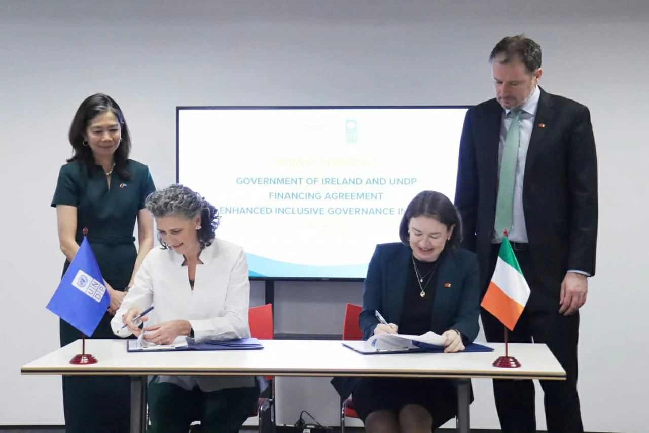 Quốc vụ khanh Ireland công bố khoản tài trợ 400.000 Euro cho UNDP Việt Nam Quốc vụ khanh Ireland công bố khoản tài trợ 400.000 Euro cho UNDP Việt Nam