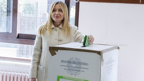 Thủ tướng Italy thừa nhận một thất bại 'cay đắng'