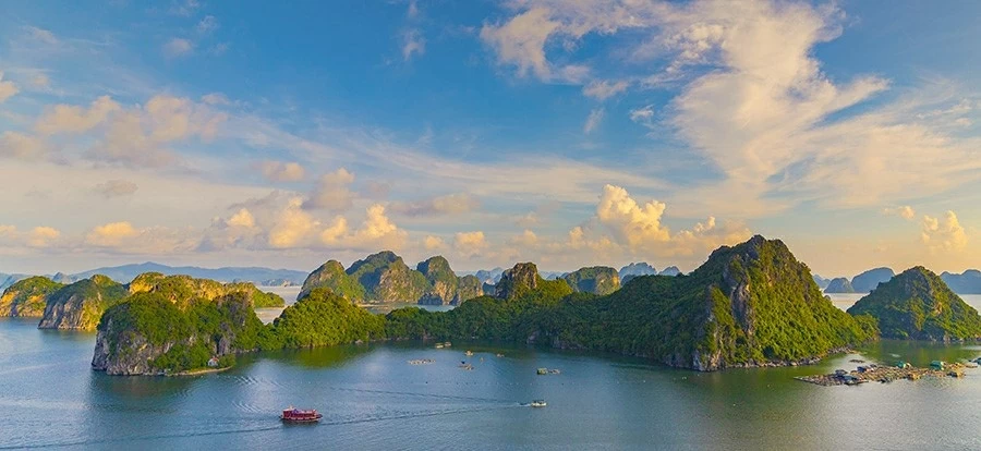 Vịnh Bái Tử Long lọt danh sách 7 kỳ quan bậc nhất ở Đông Nam Á Vịnh Bái Tử Long lọt danh sách 7 kỳ quan bậc nhất ở Đông Nam Á
