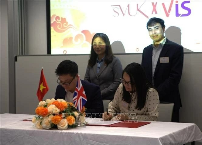 Kiến tạo hệ sinh thái tri thức Việt tại Anh Kiến tạo hệ sinh thái tri thức Việt Nam tại Anh