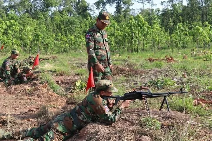 Campuchia tập trận bắn đạn thật, khẳng định việc bảo vệ toàn vẹn lãnh thổ và bảo vệ người dân vẫn là ưu tiên hàng đầu. (Nguồn: Quân đội Hoàng gia Campuchia