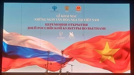 Hanoi opens Russian Cultural Days with performances by the Omsk Folk Choir