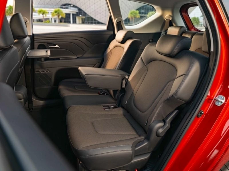 Điểm n&acirc;ng cấp đ&aacute;ng gi&aacute; tr&ecirc;n Stargazer 2026 nằm ở trang bị an to&agrave;n khi được bổ sung g&oacute;i Hyundai SmartSense với loạt t&iacute;nh năng hỗ trợ l&aacute;i hiện đại.