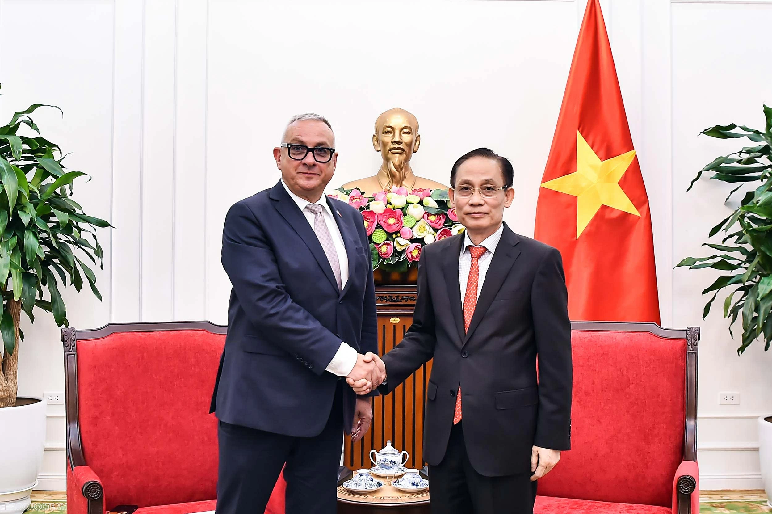 Bộ trưởng Ngoại giao Lê Hoài Trung hội đàm với Cao ủy Liên minh Châu Âu (EU) về Đối tác quốc tế. Bộ trưởng Ngoại giao Lê Hoài Trung hội đàm với Cao ủy Liên minh Châu Âu (EU) về Đối tác quốc tế
