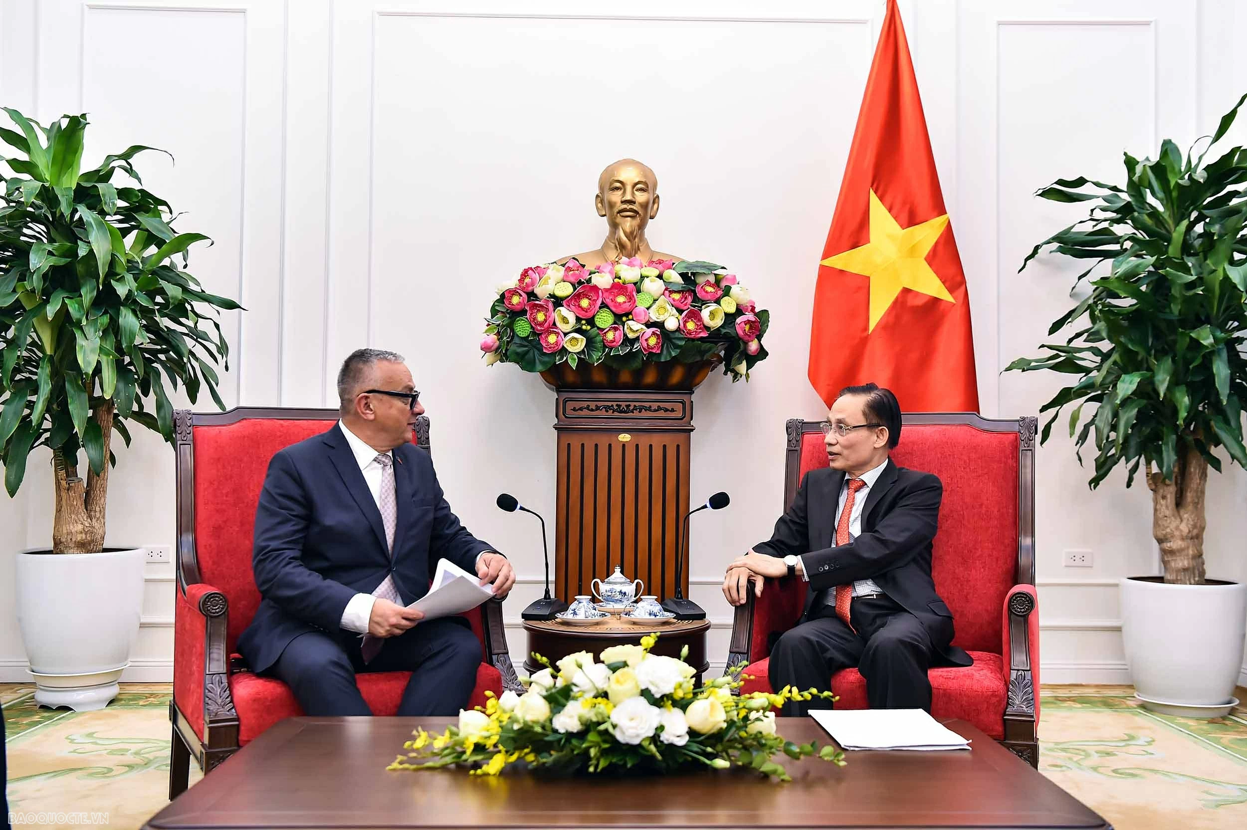 Bộ trưởng Ngoại giao Lê Hoài Trung hội đàm với Cao ủy Liên minh Châu Âu (EU) về Đối tác quốc tế. Bộ trưởng Ngoại giao Lê Hoài Trung hội đàm với Cao ủy Liên minh Châu Âu (EU) về Đối tác quốc tế