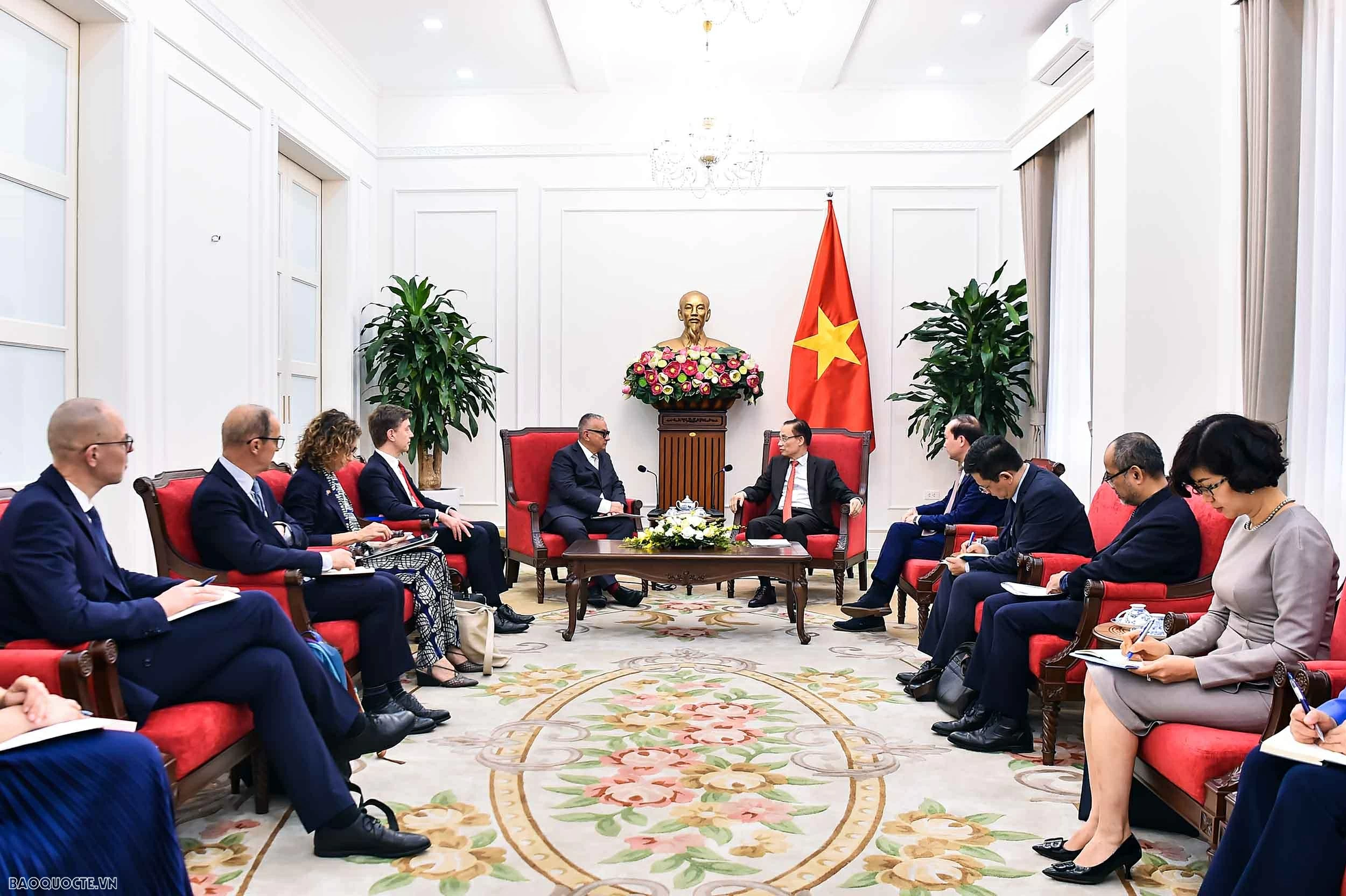 Bộ trưởng Ngoại giao Lê Hoài Trung hội đàm với Cao ủy Liên minh Châu Âu (EU) về Đối tác quốc tế. Bộ trưởng Ngoại giao Lê Hoài Trung hội đàm với Cao ủy Liên minh Châu Âu (EU) về Đối tác quốc tế