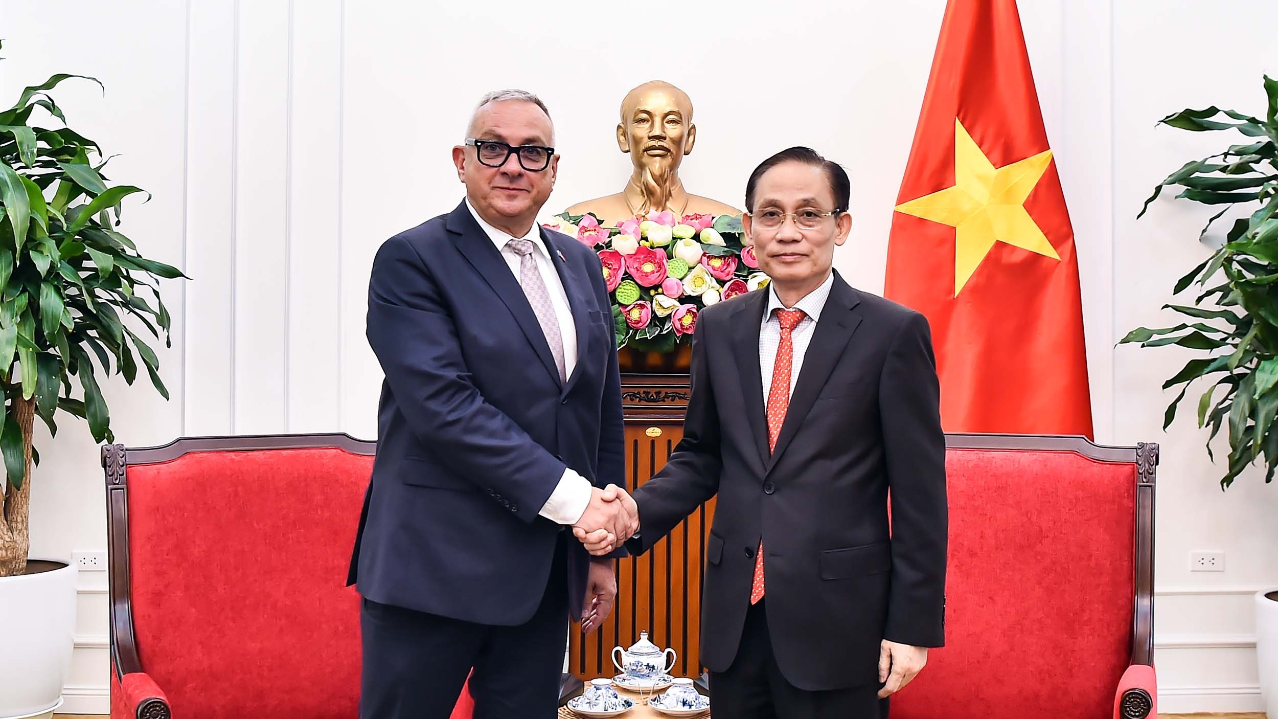 Bộ trưởng Ngoại giao Lê Hoài Trung hội đàm với Cao ủy Liên minh Châu Âu (EU) về Đối tác quốc tế