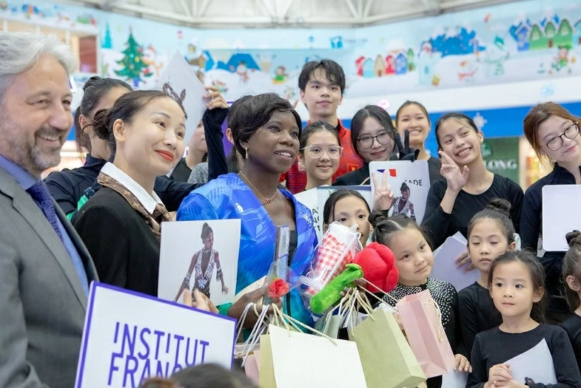 Huyền thoại Surya Bonaly truyền lửa cho thế hệ trẻ trượt băng nghệ thuật Việt Nam