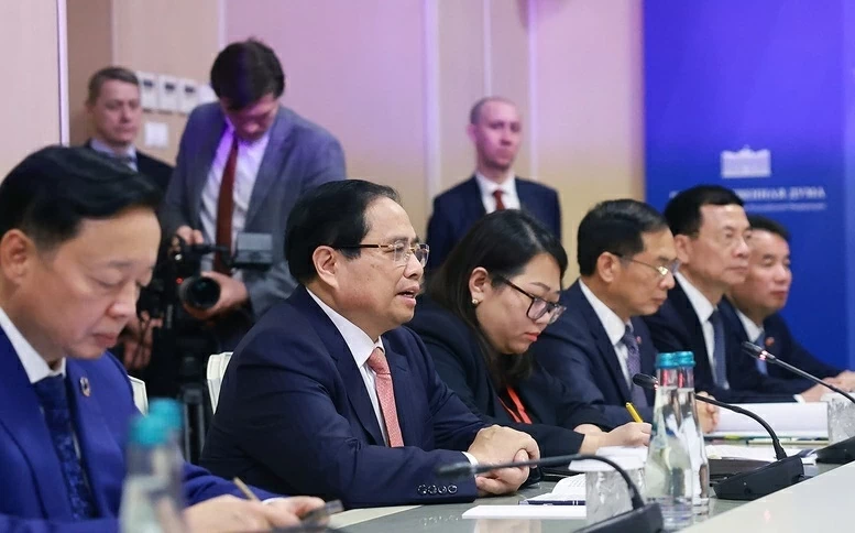 Thủ tướng Chính phủ Phạm Minh Chính hội kiến Chủ tịch Duma Quốc gia Nga Vyacheslav Volodin