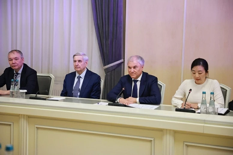 Thủ tướng Chính phủ Phạm Minh Chính hội kiến Chủ tịch Duma Quốc gia Nga Vyacheslav Volodin