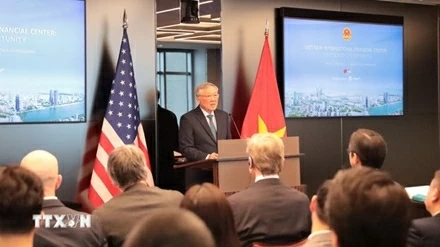 Phó Thủ tướng Thường trực Chính phủ Nguyễn Hòa Bình phát biểu tại buổi Tọa đàm. (Ảnh: Lê Hoàng/TTXVN)