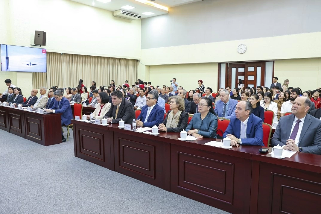 Gặp gỡ hữu nghị kỷ niệm 55 năm thiết lập quan hệ ngoại giao Việt Nam-Chile Gặp gỡ hữu nghị kỷ niệm 55 năm thiết lập quan hệ ngoại giao Việt Nam-Chile