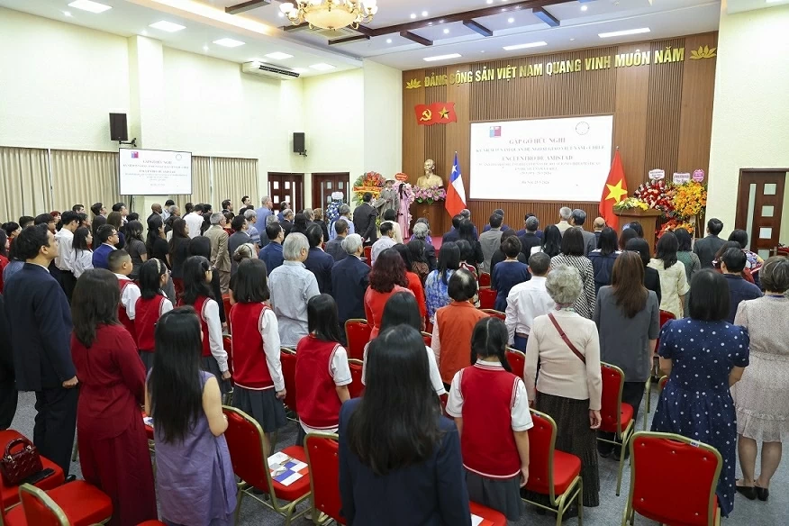 Gặp gỡ hữu nghị kỷ niệm 55 năm thiết lập quan hệ ngoại giao Việt Nam-Chile Gặp gỡ hữu nghị kỷ niệm 55 năm thiết lập quan hệ ngoại giao Việt Nam-Chile