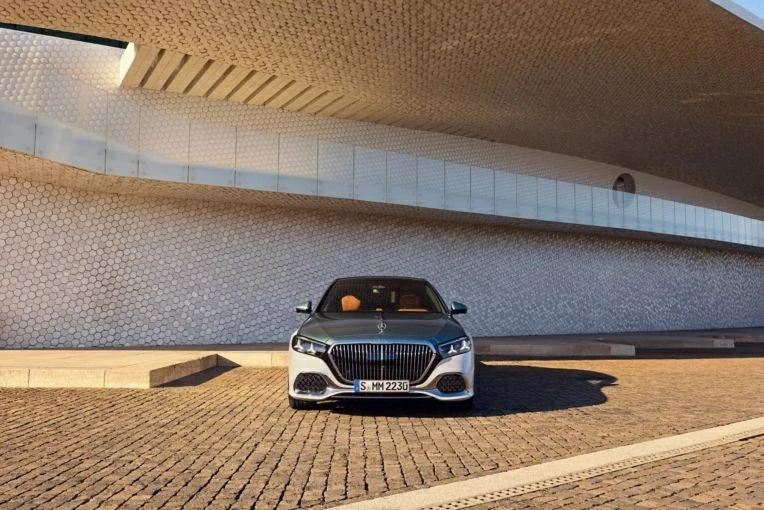 Diện mạo của mẫu sedan siêu sang vẫn giữ phong cách sang trọng quen thuộc. 